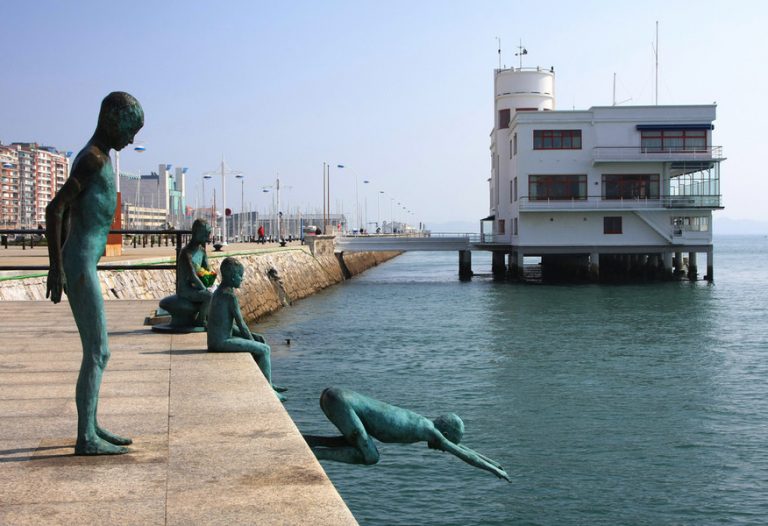 Qué ver y hacer en Santander recorriendo la bahía y Puerto Chico