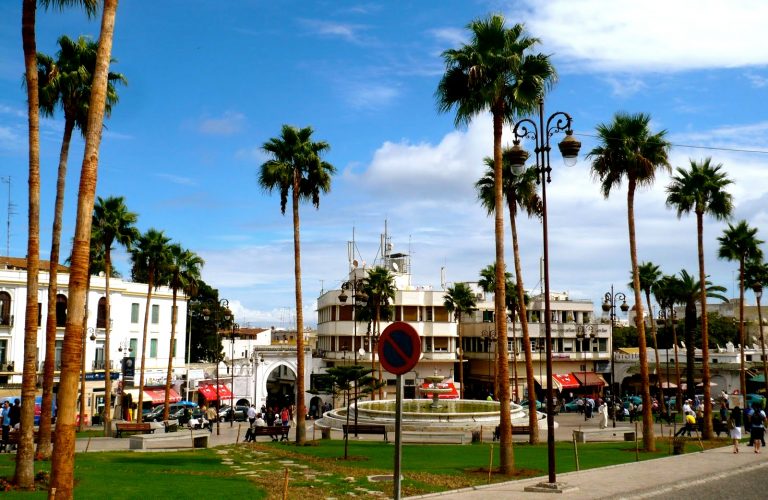 Descubre qué ver y hacer en Tánger en la plaza 9 de abril