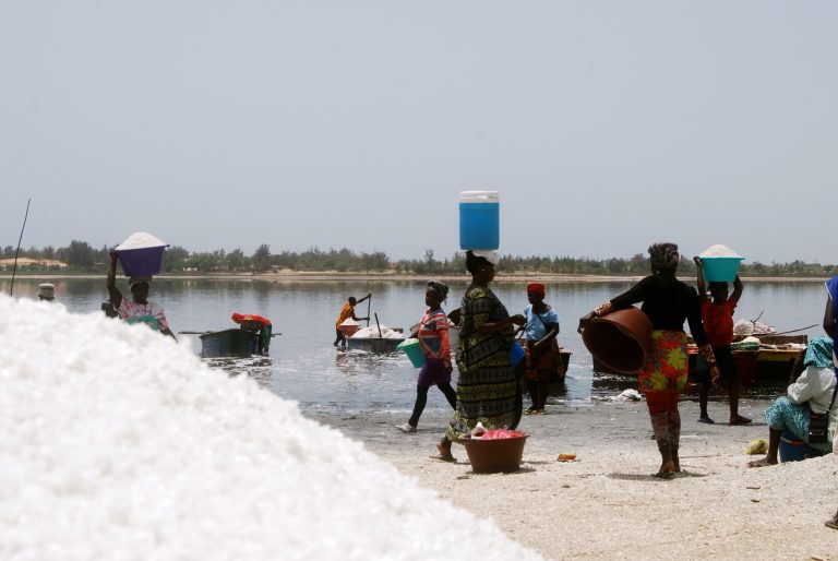 Sal en el lago rosa de Senegal, cómo llegar, qué ver y qué hacer