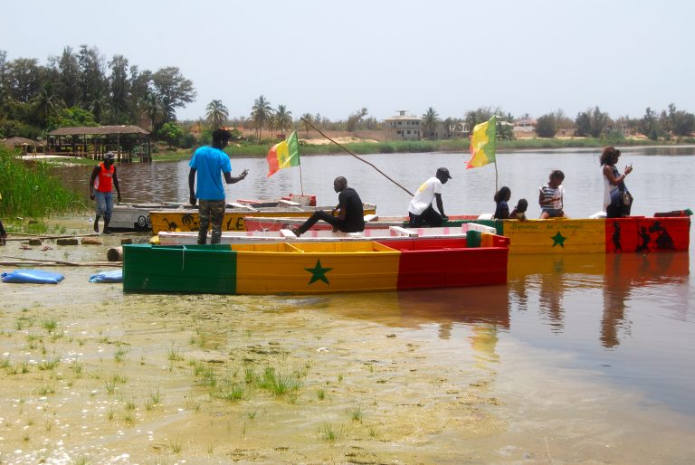 Lago rosa de Senegal, cómo llegar, qué ver y qué hacer