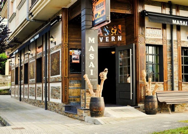 Restaurante donde comer con niños en Masai Tavern de Parbayon en Cantabria