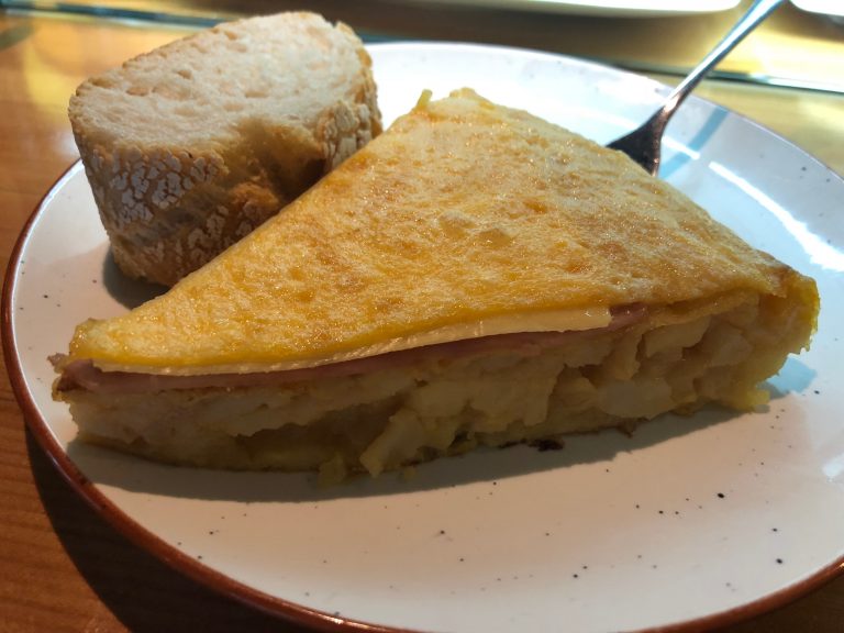 Tortilla de jamón y queso del Grupo Quebec en Santander