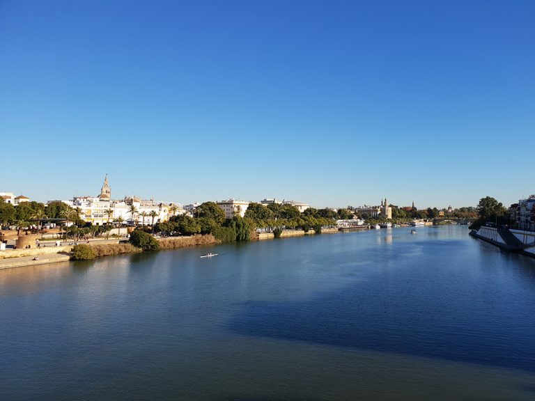 Puente de Triana, qué ver y qué hacer en Sevilla